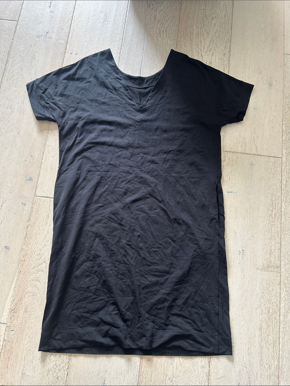Kit and Ace Black Tee Dress with Blue Tag - Picture 3 of 7